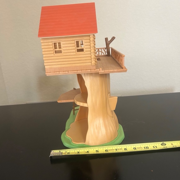 Calico Critter Family Epoch Lively Tree with Family - Picture 4 of 12